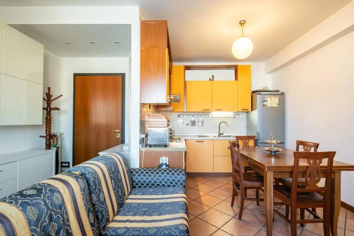 Suite Con 2 Balconi - 6 Guest Prato  Exterior foto
